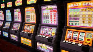 qq22 login Mobile APP ဖြင့် Myanmar ဘောလုံးနှင့် Sportsbook Betting ကစားနေသော မြင်ကွင်း